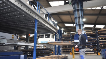 Smartes Materialhandling rund um die blechstrasse 