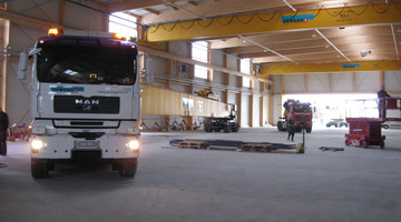 Transport und Montage von sechs Einträger-Brückenkrane